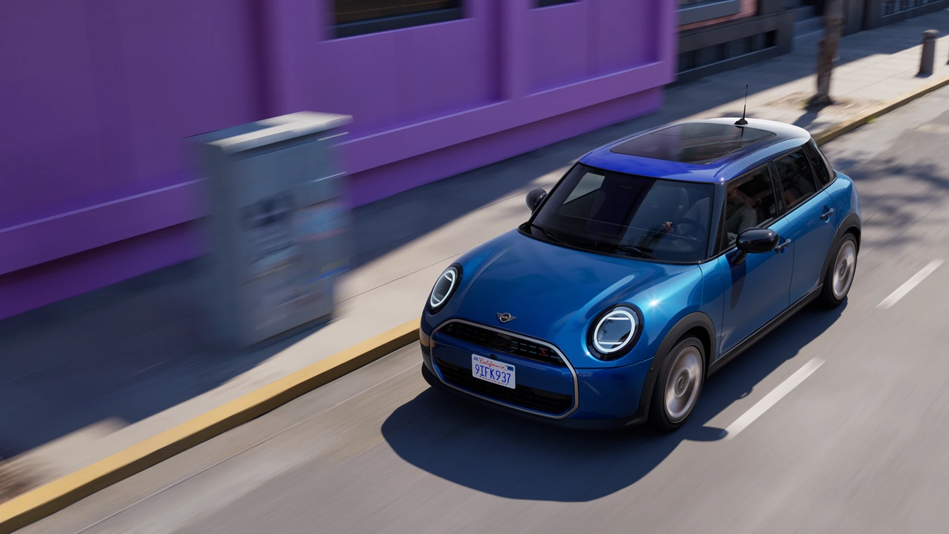 MINI Cooper 5 door – vista laterale – Icy Sunshine 