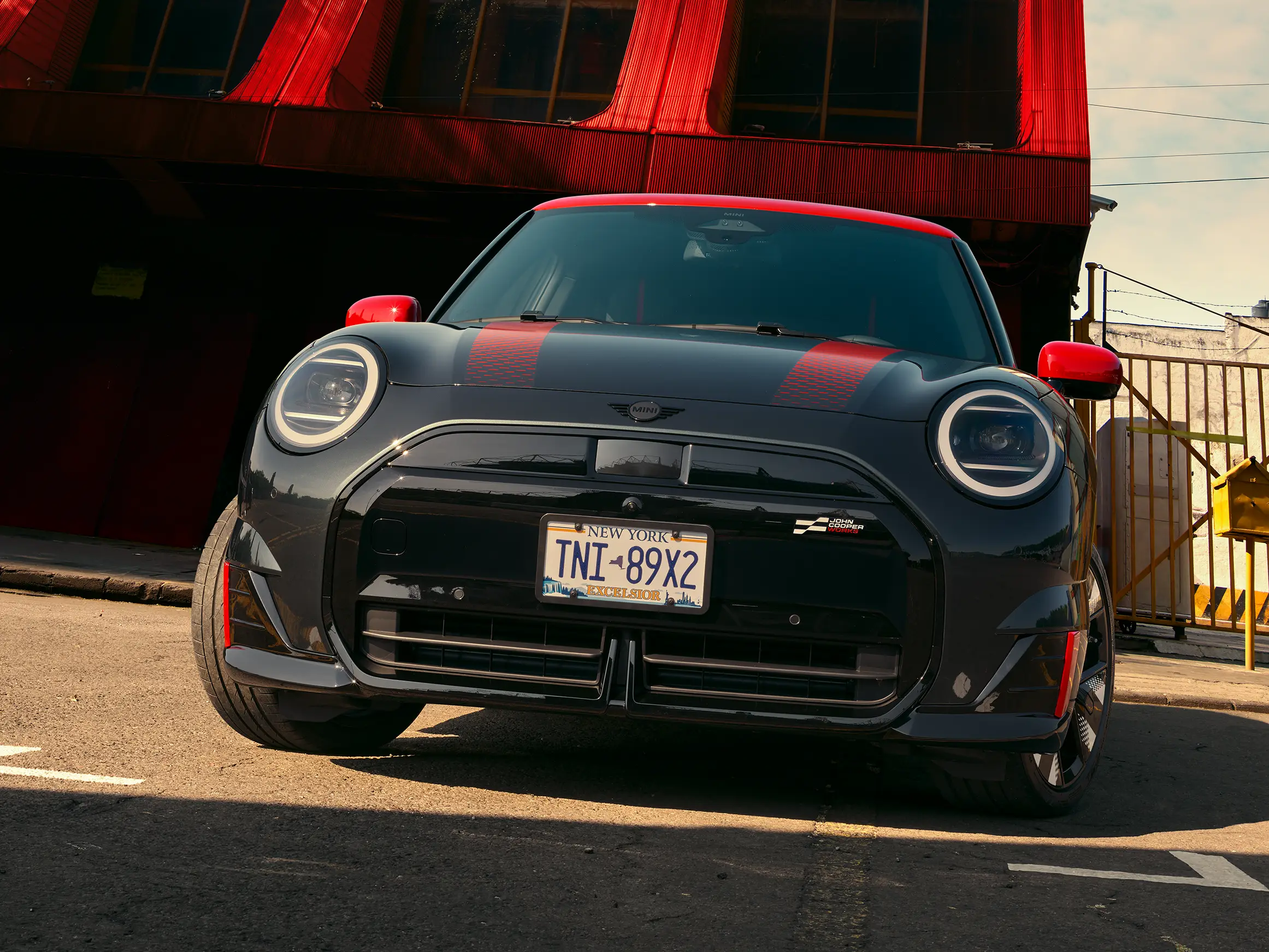 MINI John Cooper Works – J01 JCW vista laterale