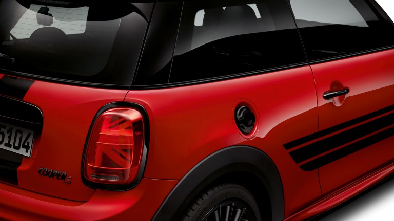 MINI Cooper S – logo di designazione – piano black e red